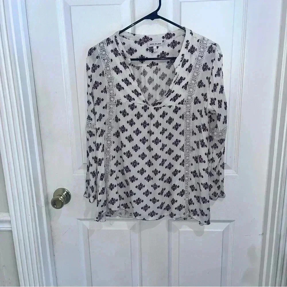 Belle du jour woman’s top sz med